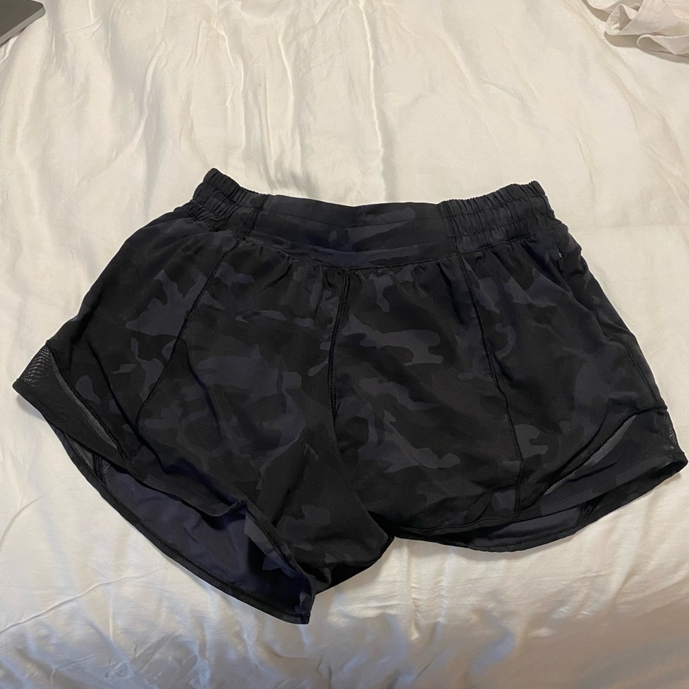 Lululemon Hotty Hot Short II 4”